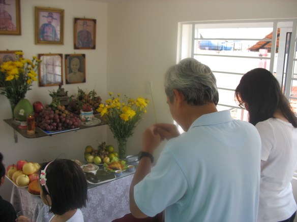 4-ngoi nha ba the he