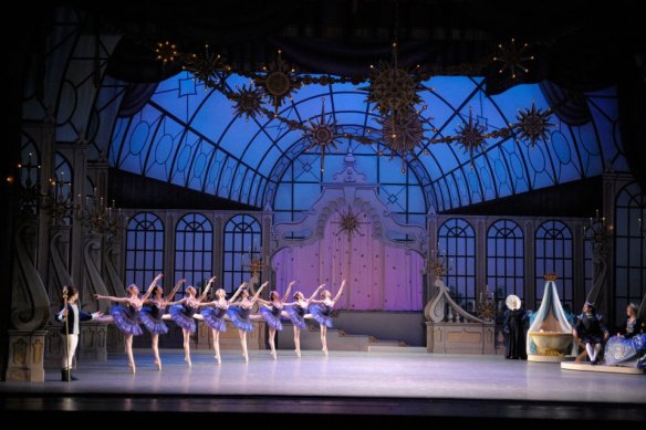 IU-1-sleeping beauty