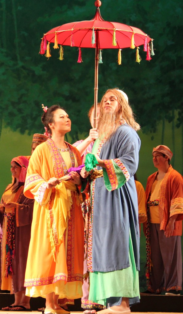 Sùng Bà (Sooyeon Kim) Sùng Bà (Julianne Park) - Sùng Ông (Bruno Sandes). Photo: Anvi Hoàng.