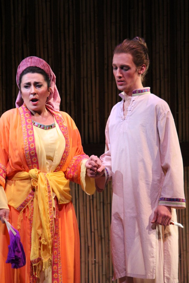 Sùng Bà (Julianne Park) - Thiện Sĩ (Christopher Sokolowski). Photo: Anvi Hoàng.